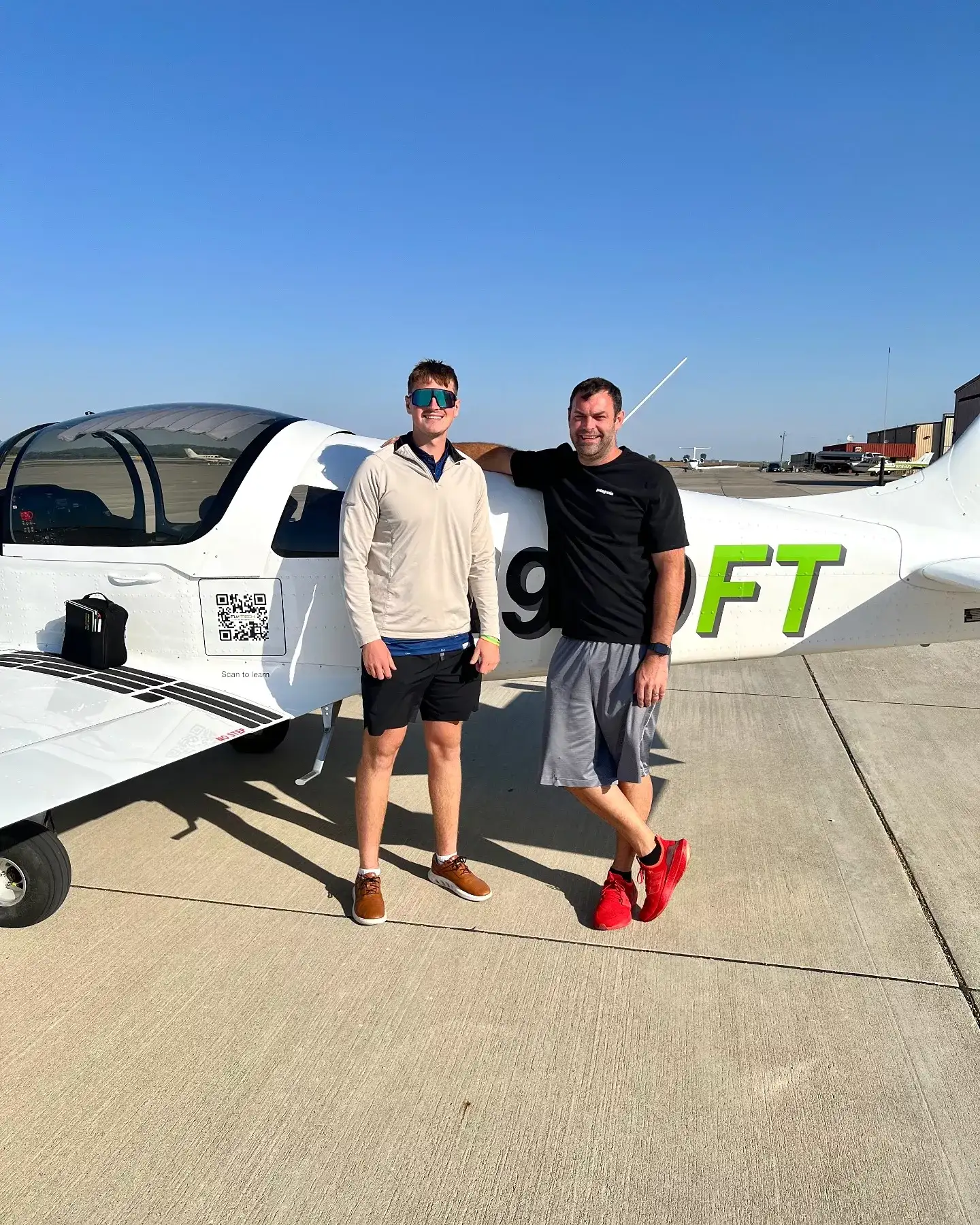 FlyTech Pilot Academy student and flight instructor in a Cessna airplane
