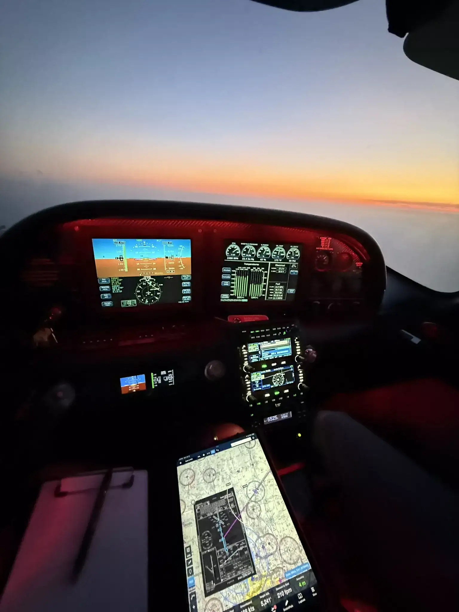 FlyTech Pilot Academy student and flight instructor in a Cessna airplane cockpit