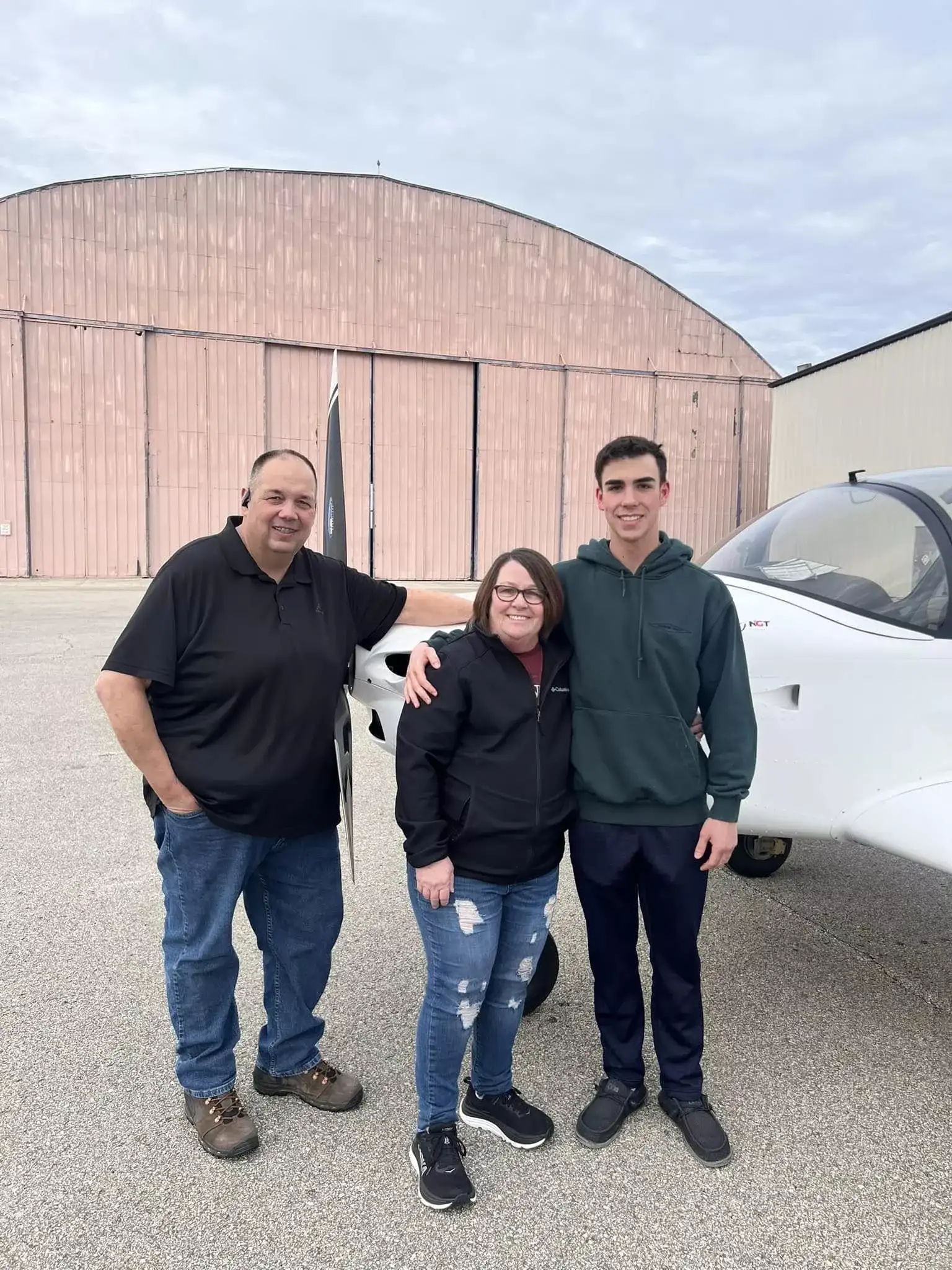 FlyTech Pilot Academy student and flight instructor in a Cessna airplane cockpit